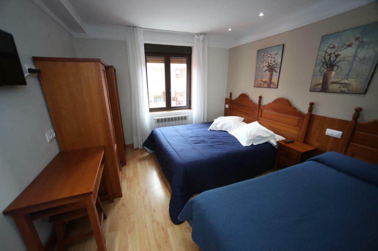 Hostal Vitorina Soria Luaran gambar